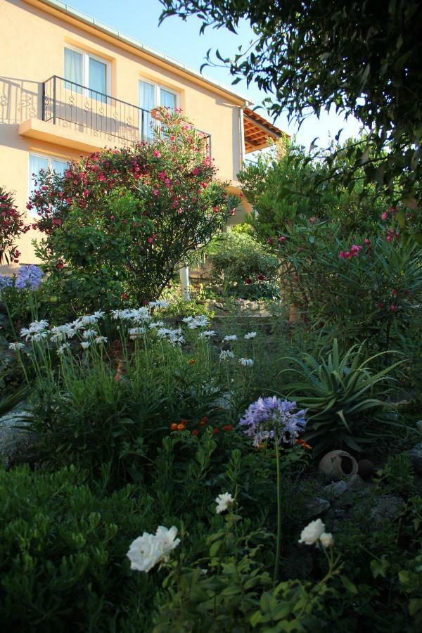 Apartments-Estate Under The Paintbrush Vis Extérieur photo